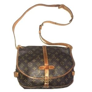 Authentic CrossBody Louis Vuitton Saumur 30
